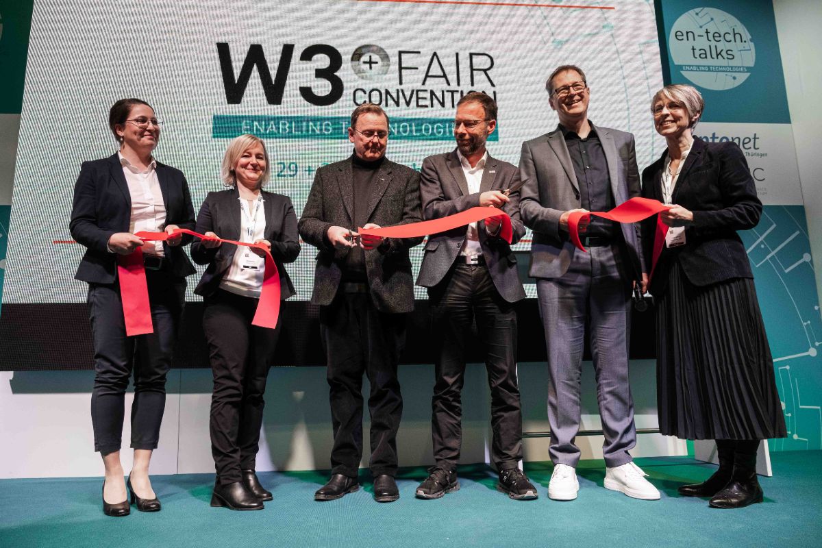 Official_Opening_first_W3+Fair_Jena_with_OptoNet,_Prime Minister Thuringia Bodo_Ramelow,_Jena Mayor_Dr._Thomas_Nitzsche_and_W3+Fair Organizors